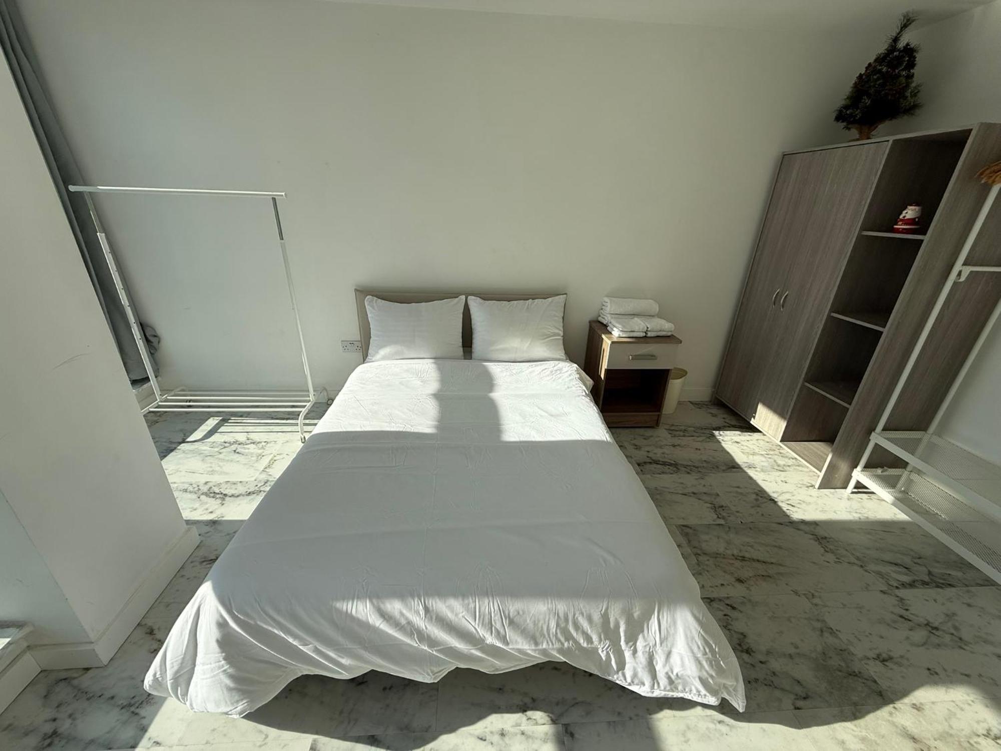 Entire Flat With 2x Bedrooms, 2x Bathrooms And A Big Living In The Olympic Park And Westfield At Stratford Hotel