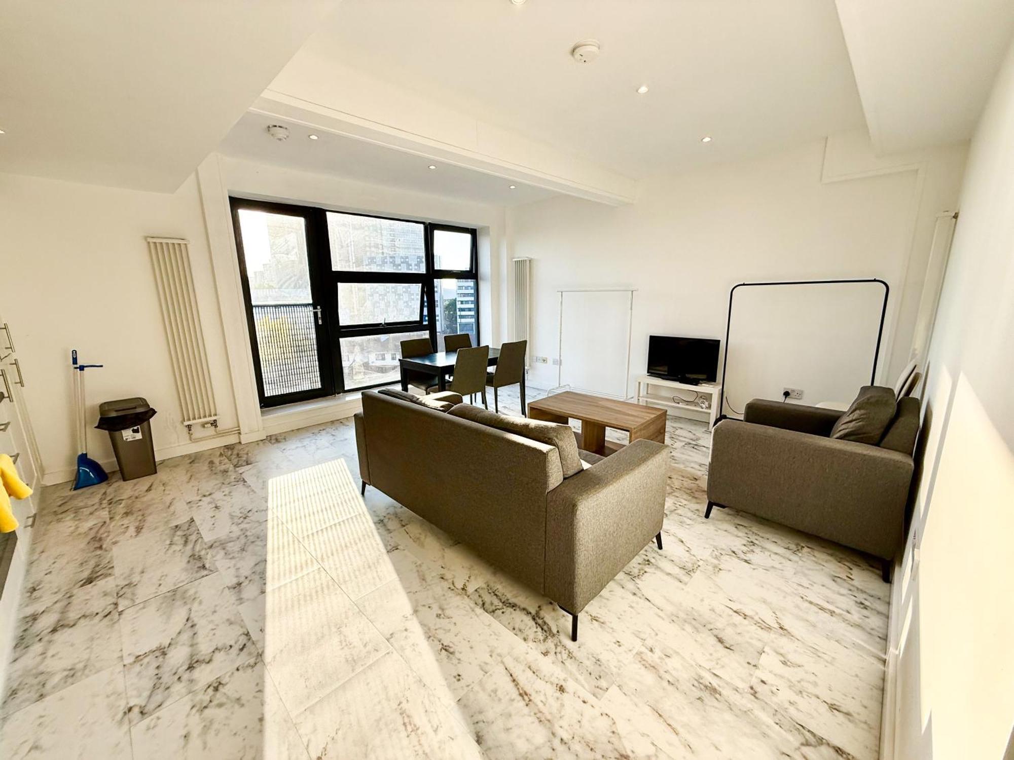Entire Flat With 2x Bedrooms, 2x Bathrooms And A Big Living In The Olympic Park And Westfield At Stratford 5*