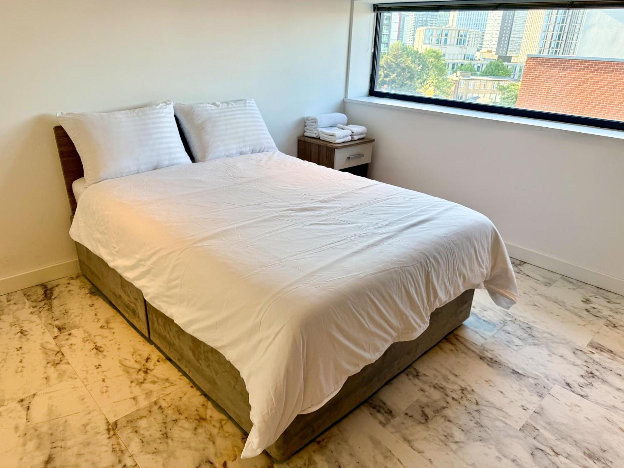 Entire Flat With 2x Bedrooms, 2x Bathrooms And A Big Living In The Olympic Park And Westfield At Stratford