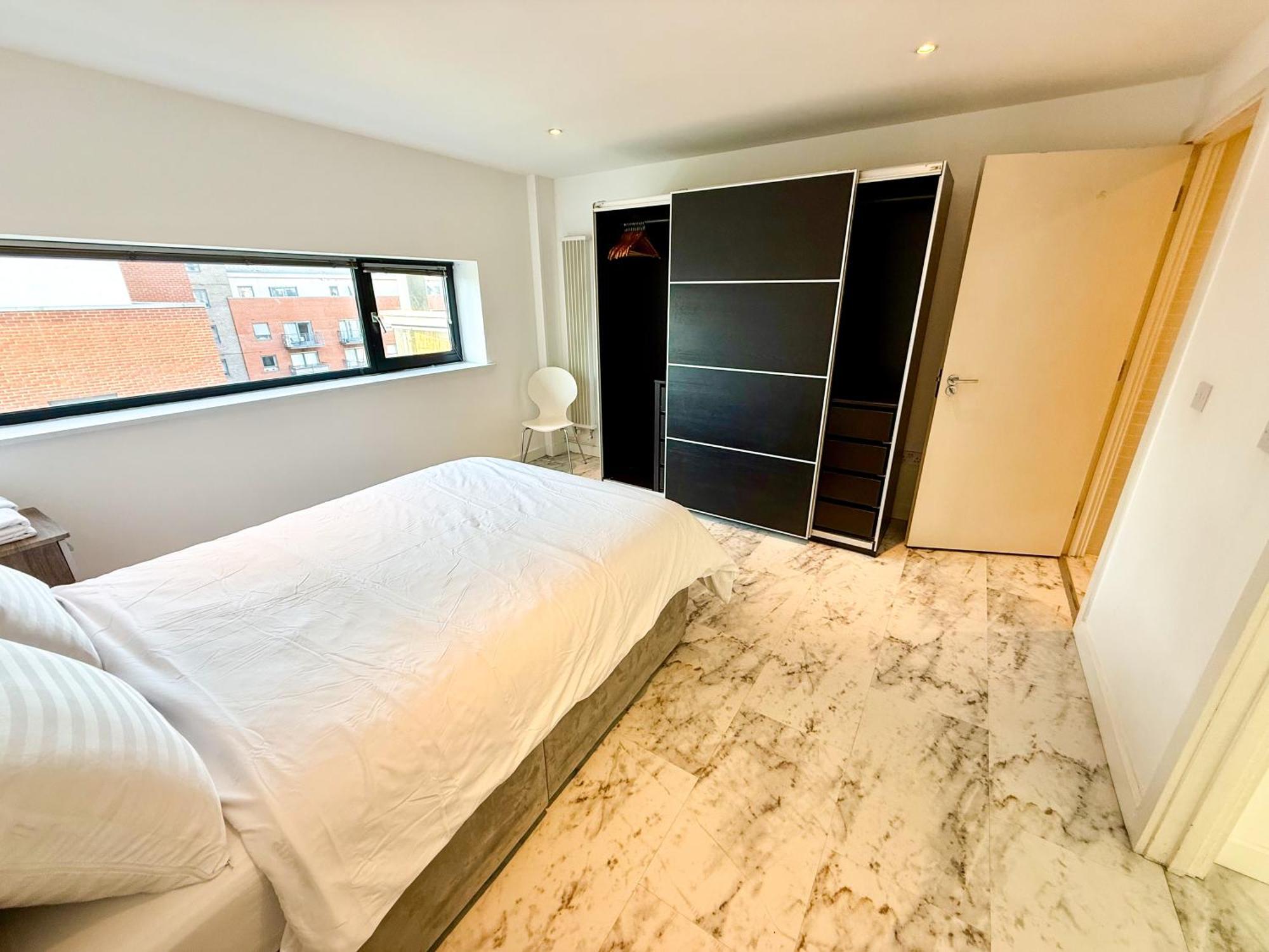 Entire Flat With 2x Bedrooms, 2x Bathrooms And A Big Living In The Olympic Park And Westfield At Stratford 5*