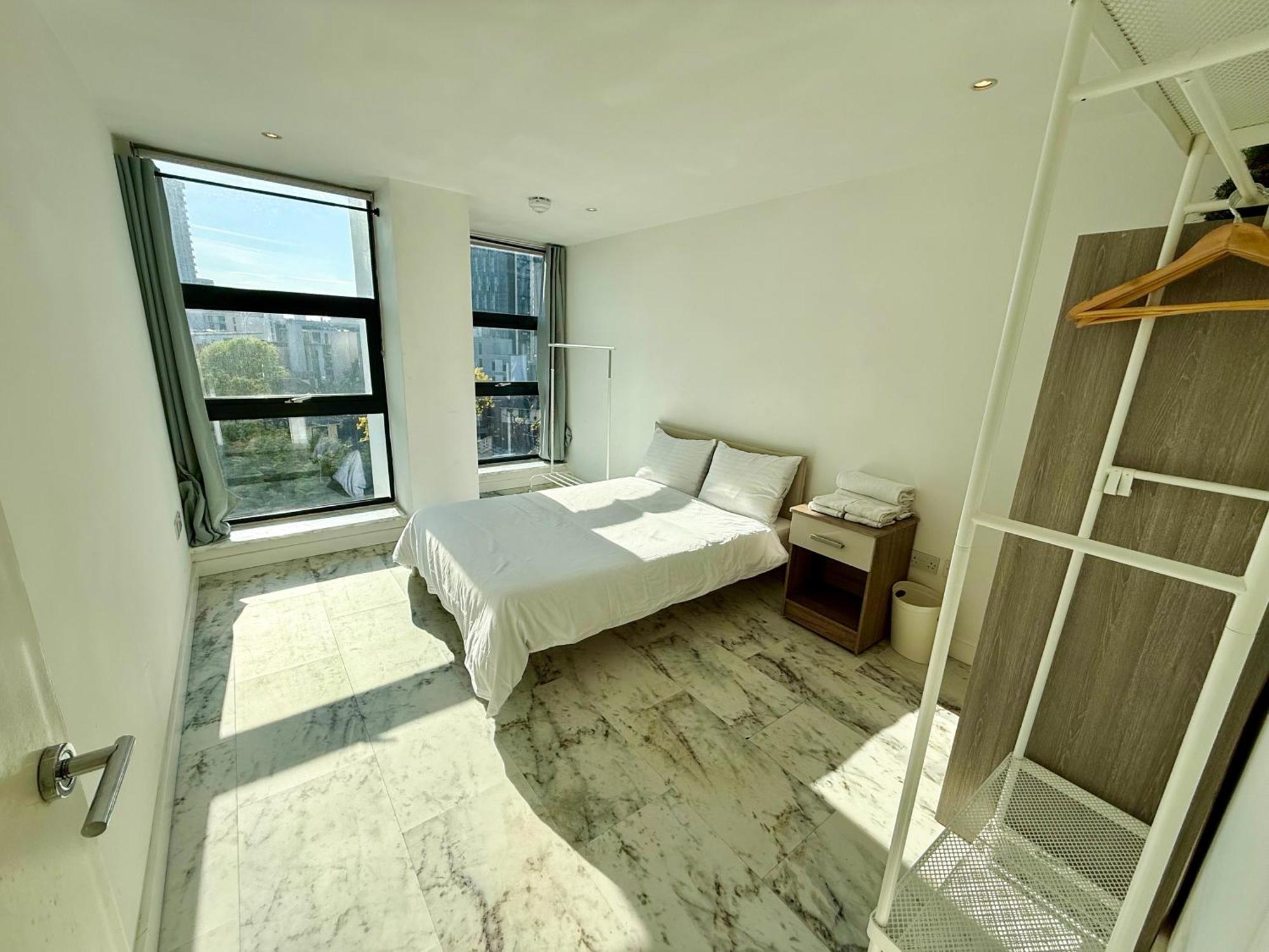 Entire Flat With 2x Bedrooms, 2x Bathrooms And A Big Living In The Olympic Park And Westfield At Stratford